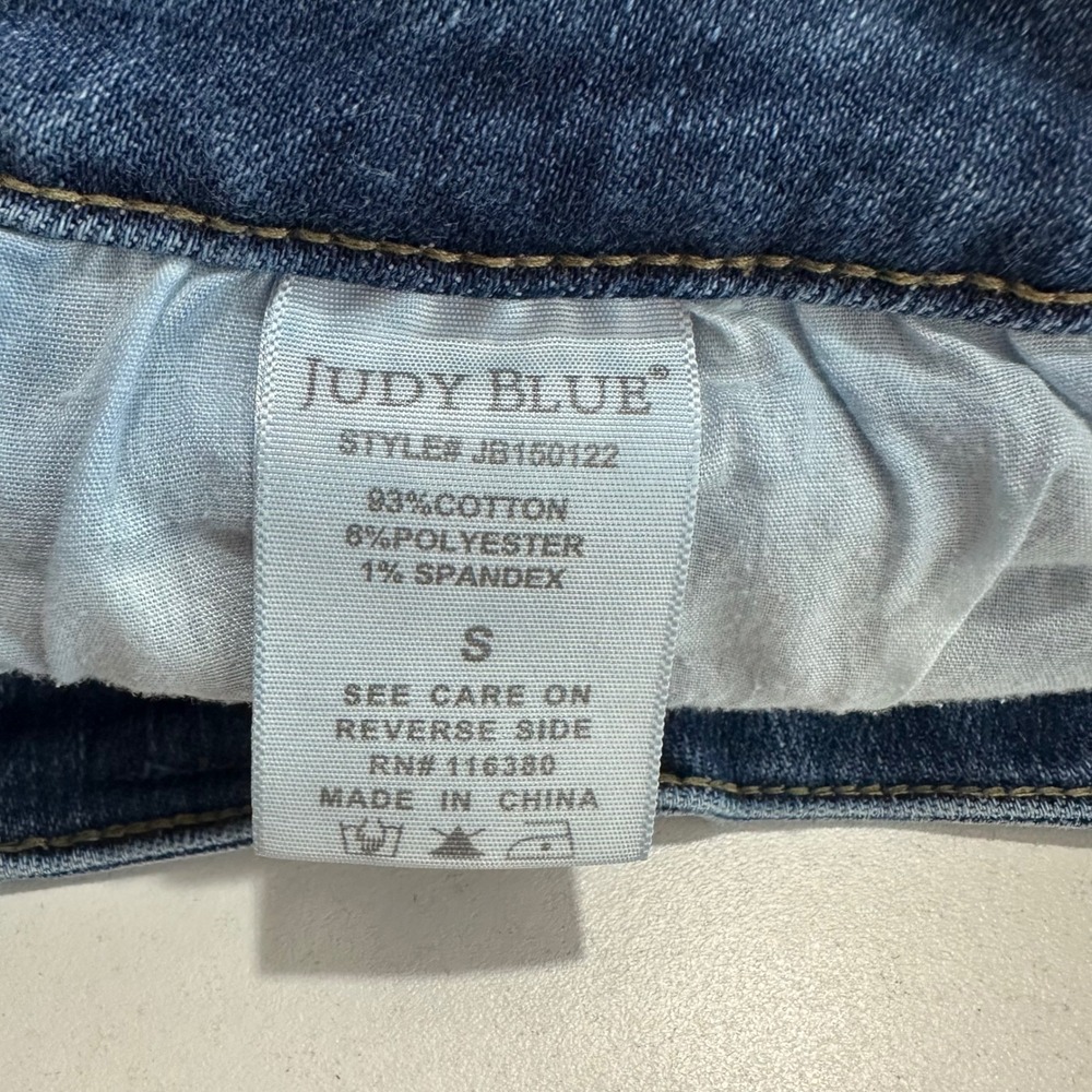 Judy Blue Distressed Denim Shorts Medium Wash Frayed Hem JB150122 Womens S - Picture 5 of 7